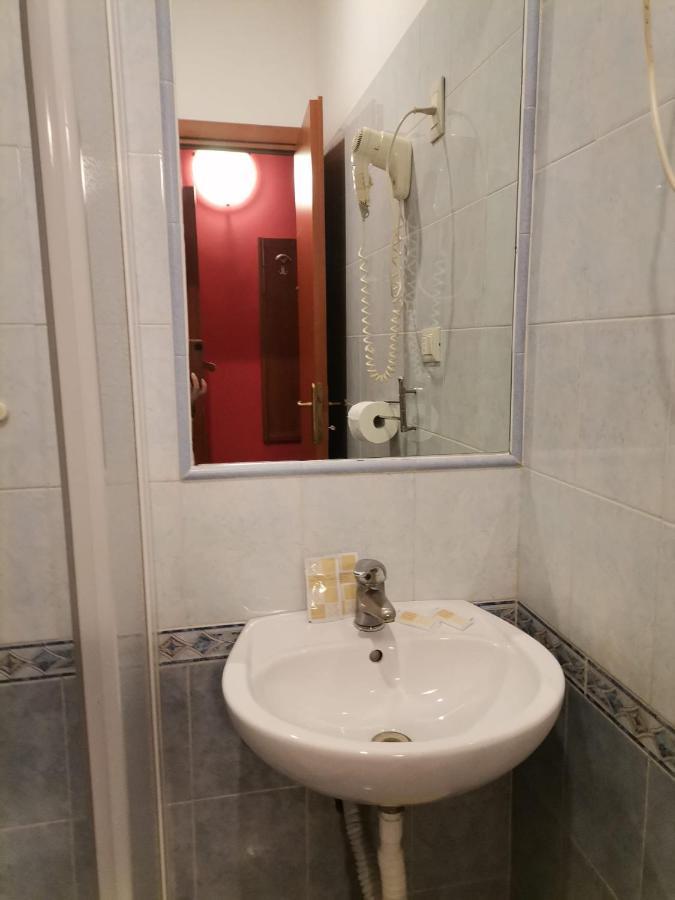 Roma Termini Tina Ya B&B Bagian luar foto