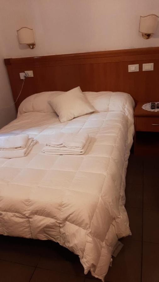 Roma Termini Tina Ya B&B Bagian luar foto